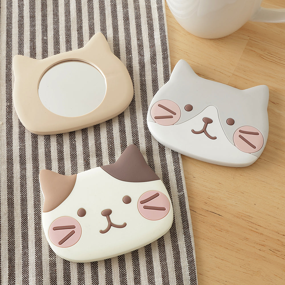 【預訂】Fuku Fuku Nyanko 日本正版 貓咪面紅臉頰隨身鏡- 三款可選