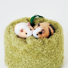 將圖片載入圖庫檢視器 【預訂】Felissimo YOU+MORE! 日本正版 吃草吃到親嘴的2隻天竺鼠造型束繩袋
