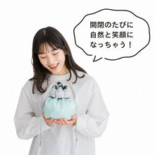 將圖片載入圖庫檢視器 Felissimo YOU+MORE! 日本正版 YOU+MORE!　擠在一起取暖的企鵝束繩袋 - 三款可選
